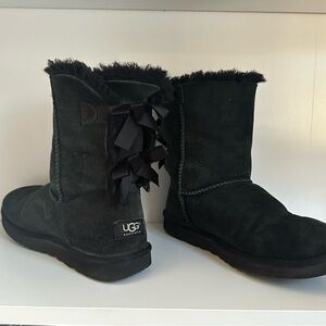 Black Bailey bow Uggs size 8